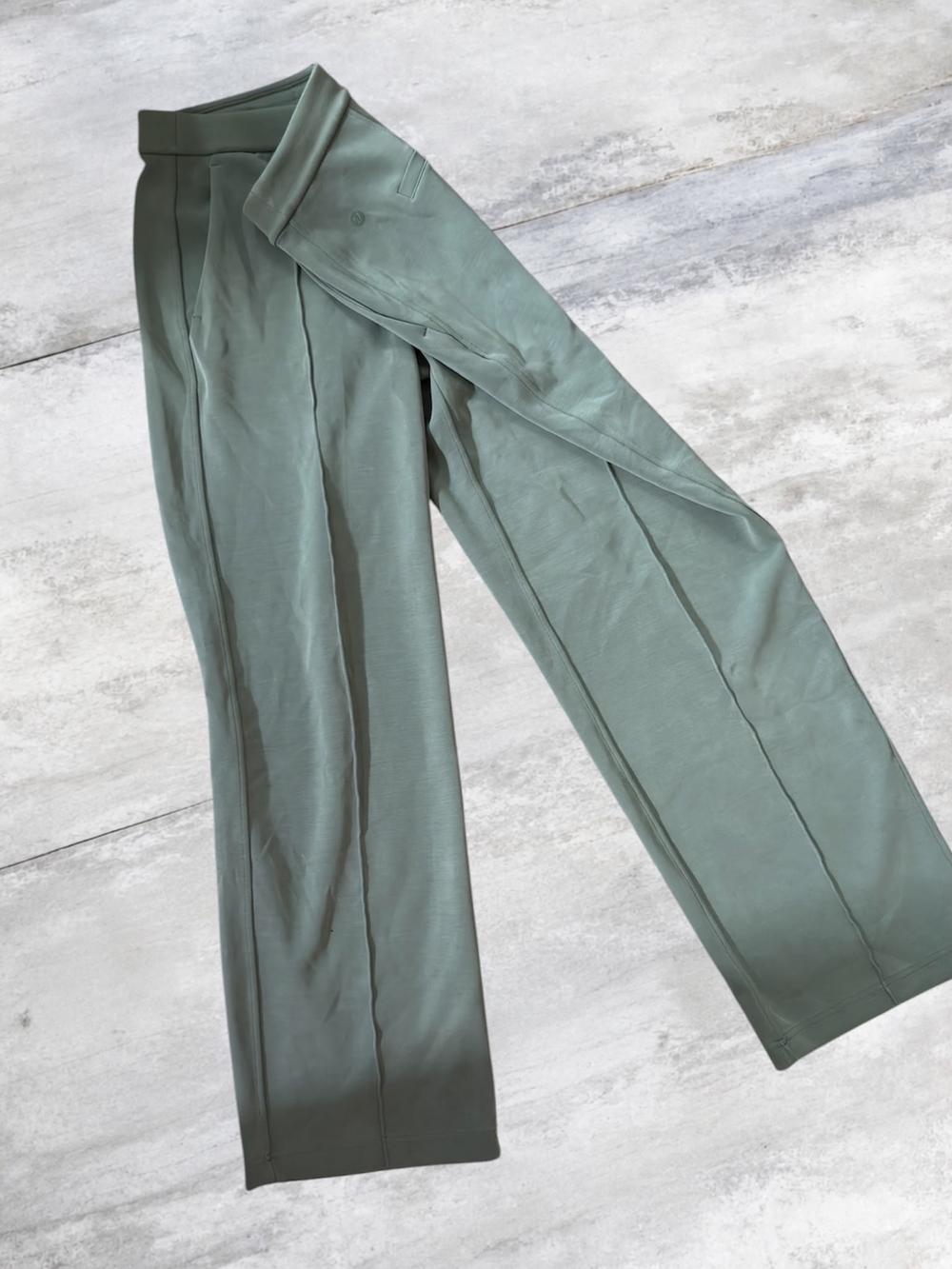 Lululemon Pintuck Sage Green Wide Leg Trousers Size S Petite